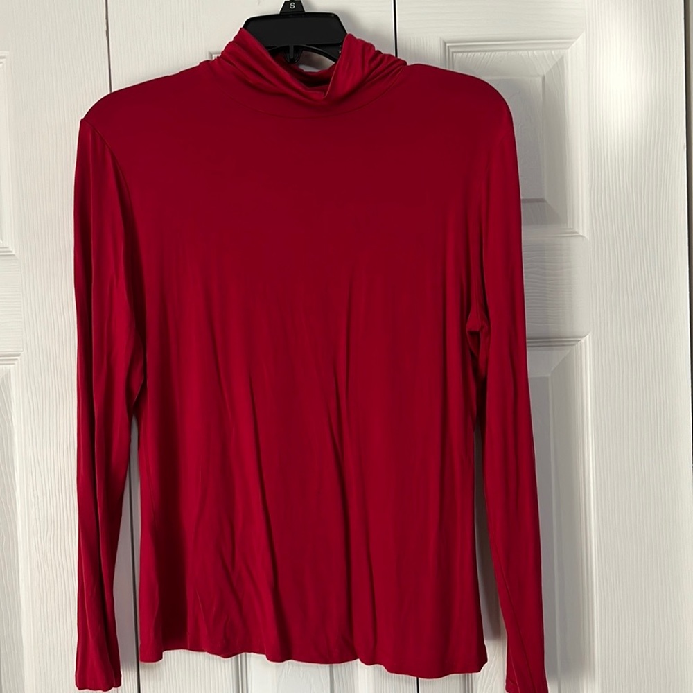 Lightweight red turtleneck long sleeve